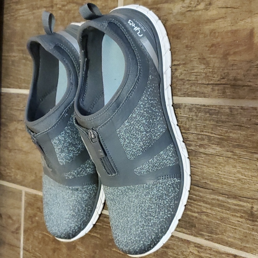 💛 Ryka slip in sneakers size 9